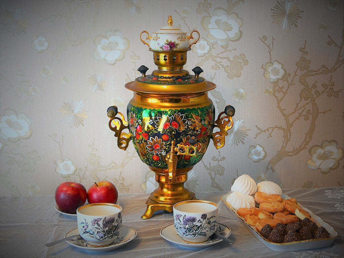 Самовар на столе