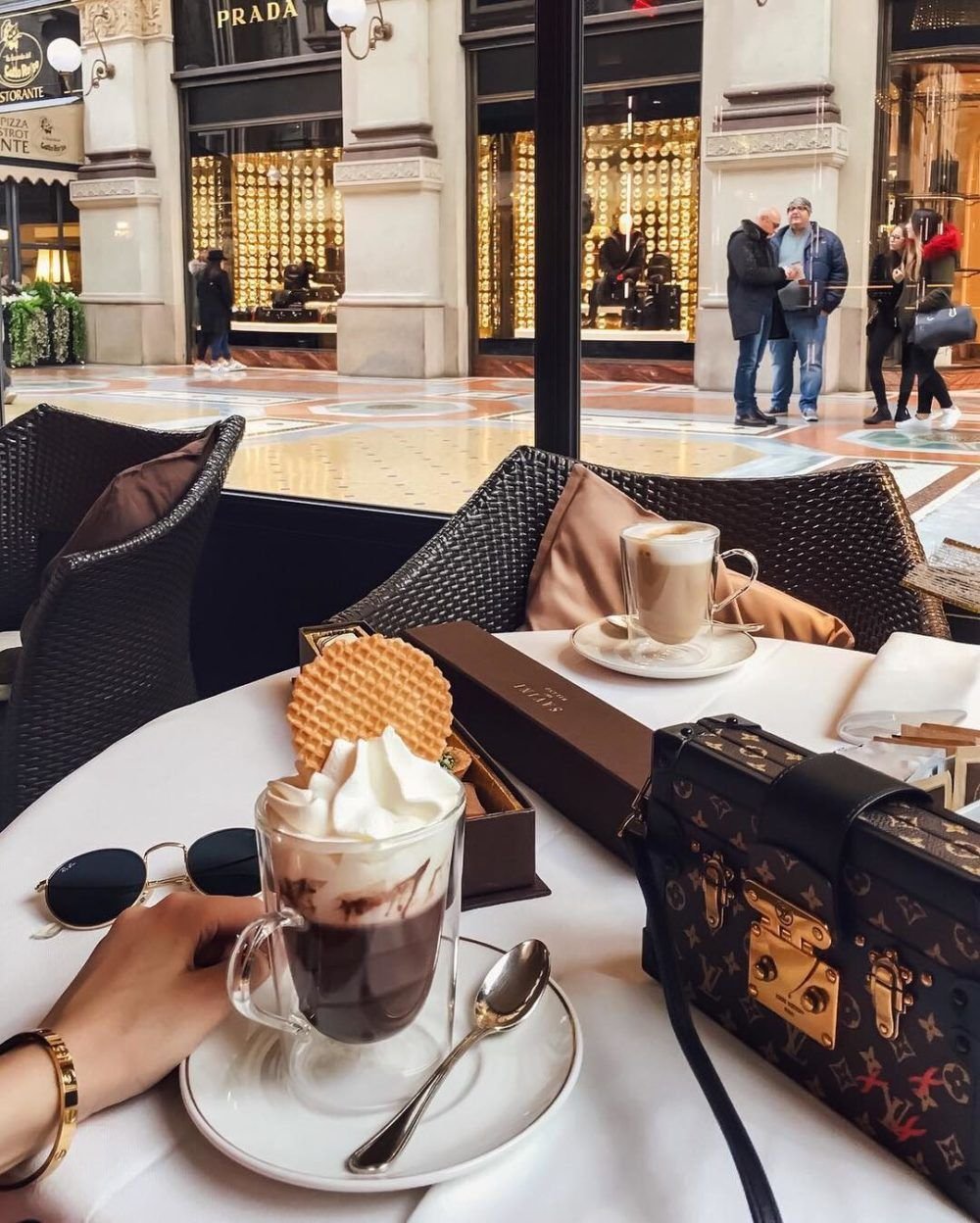 Кофе в кафе