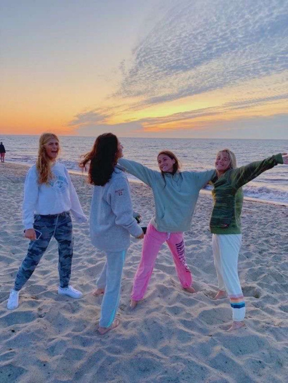 Много друзей