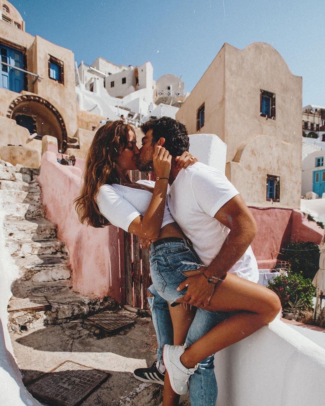 Романтическая пара на море