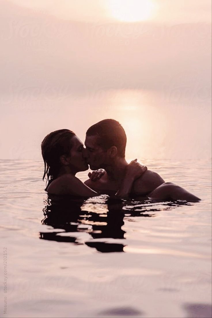 Спортивная пара на пляже