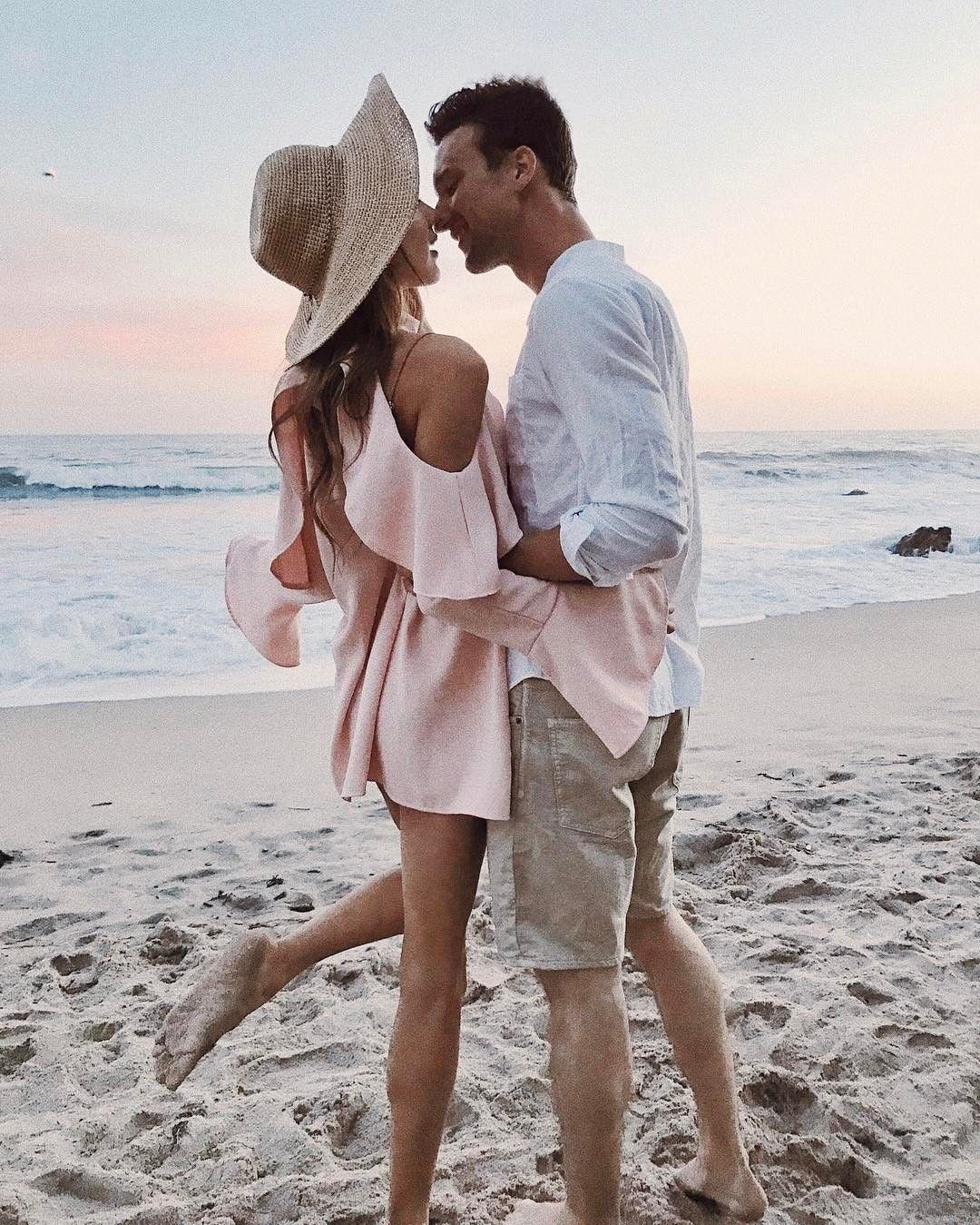 Влюбленные пары на море