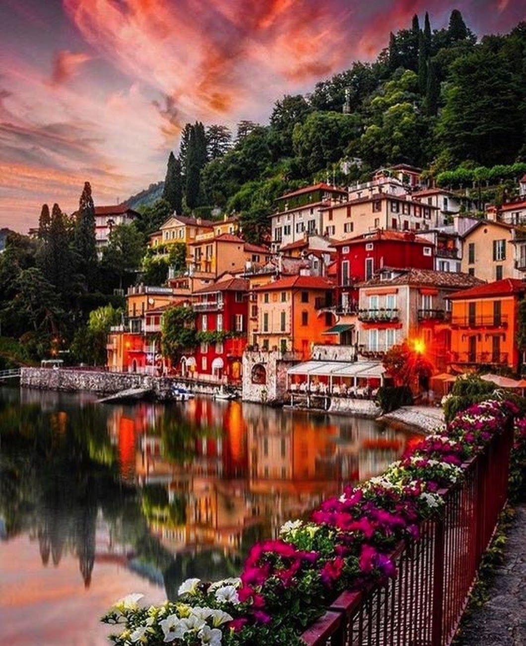 Италия Варенна Комо цветы