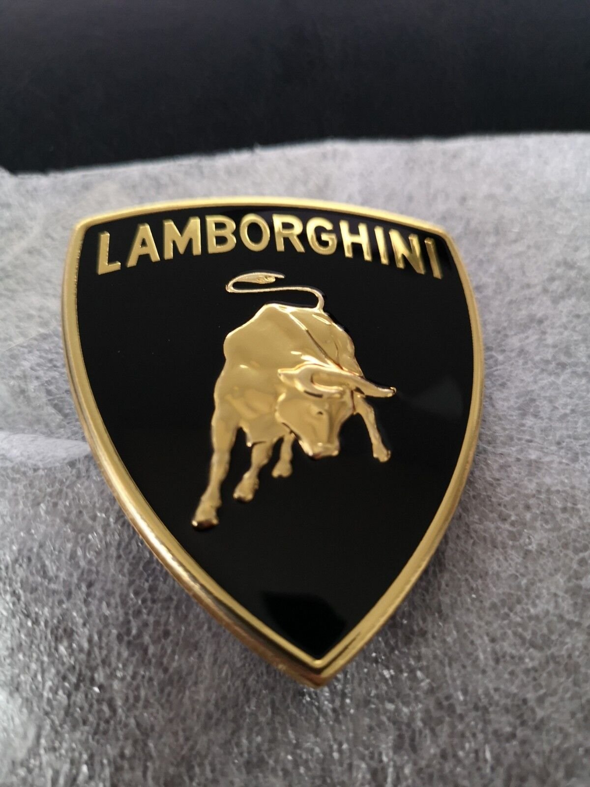 Автомобильный значок Ламборджини