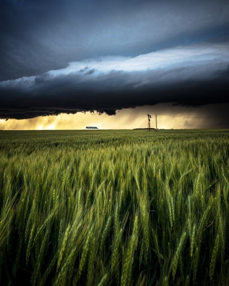 Море скалы шторм