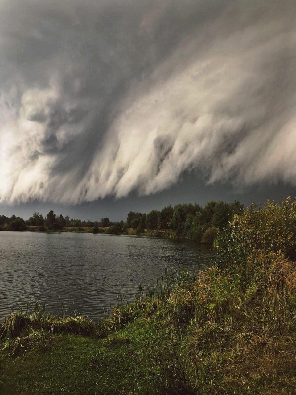 Девушка буря