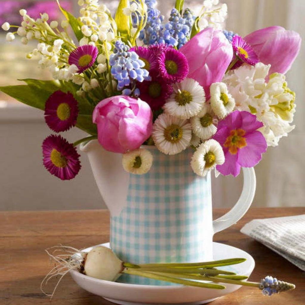 Цветы в чашке