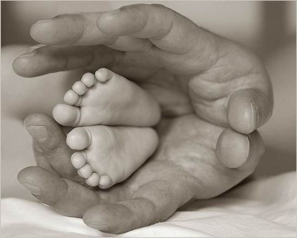 Мать и сын чб