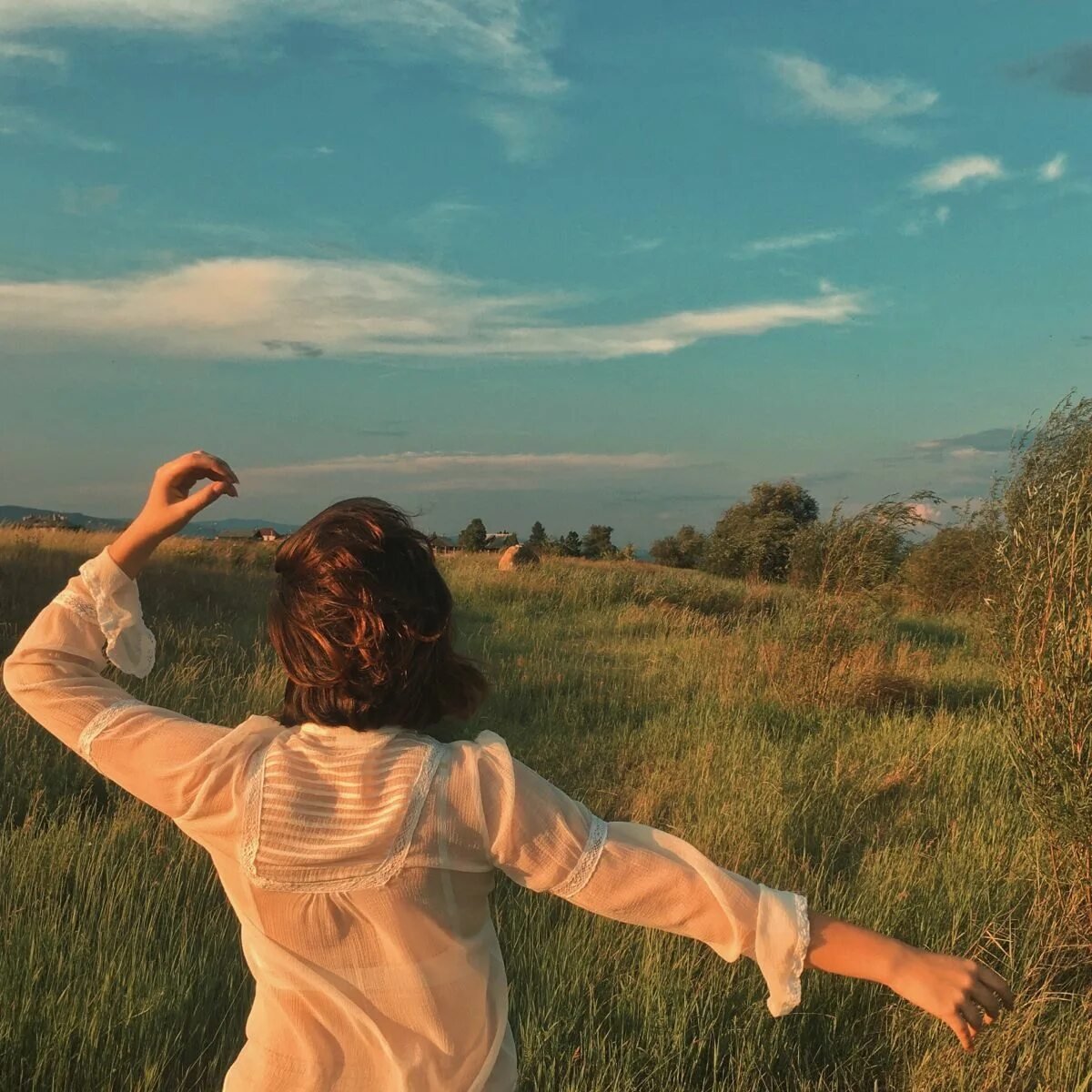 Корзинка с полевыми цветами