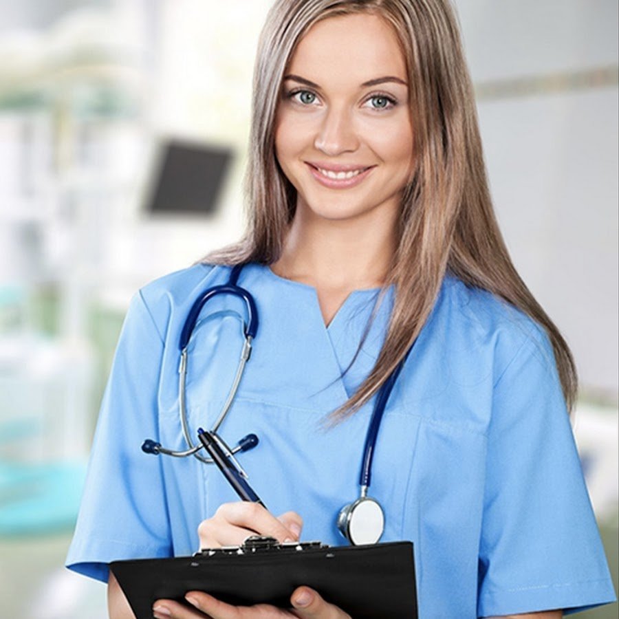 Красивая девушка доктор