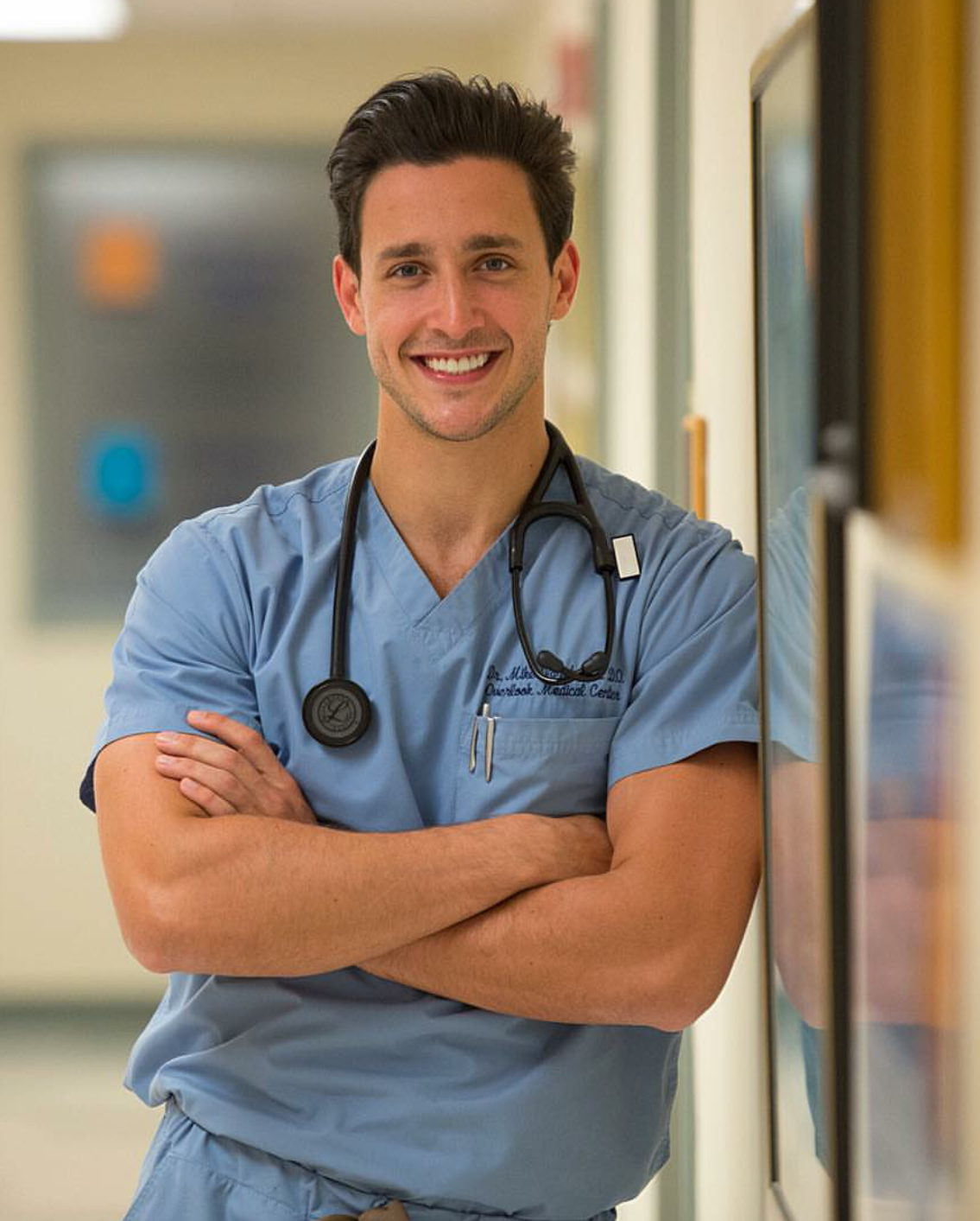 Девушка медик