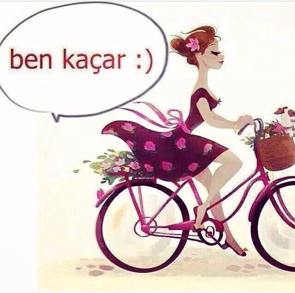 Веселая девушка на велосипеде