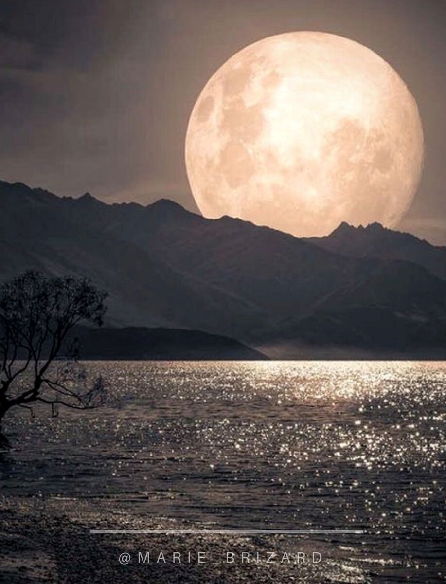 Красивая Луна