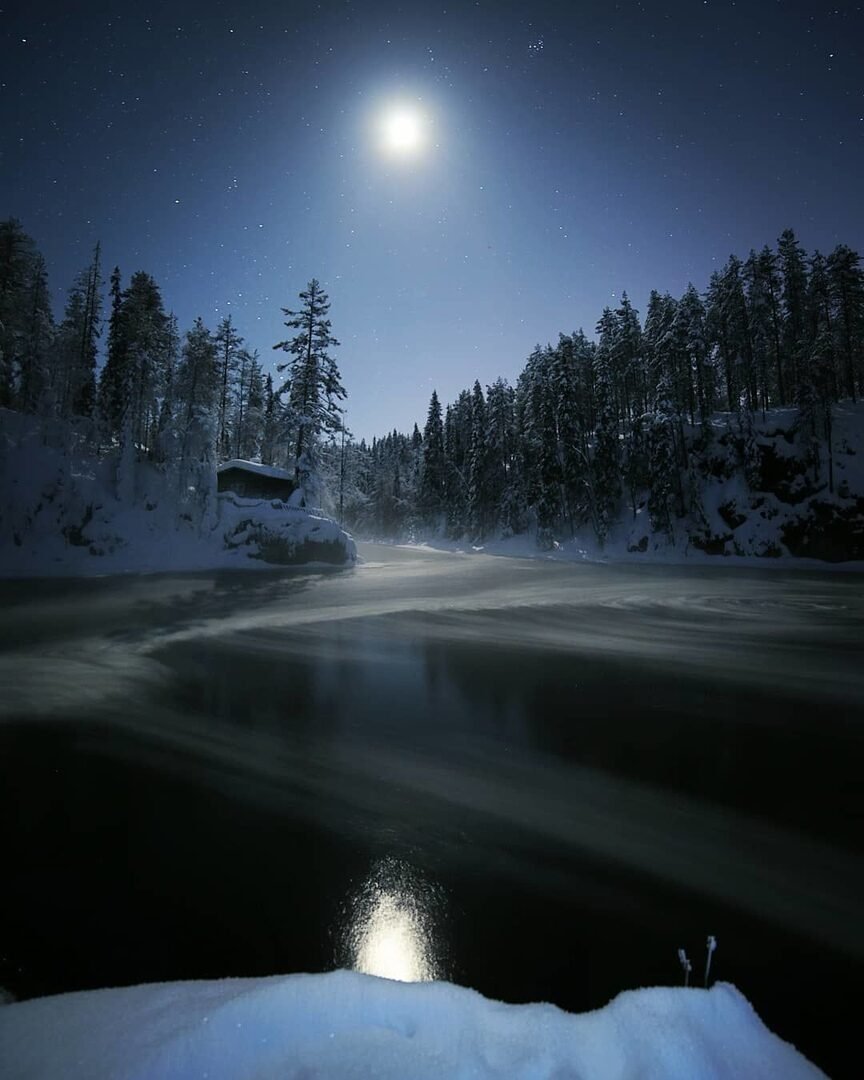 Парень и Луна