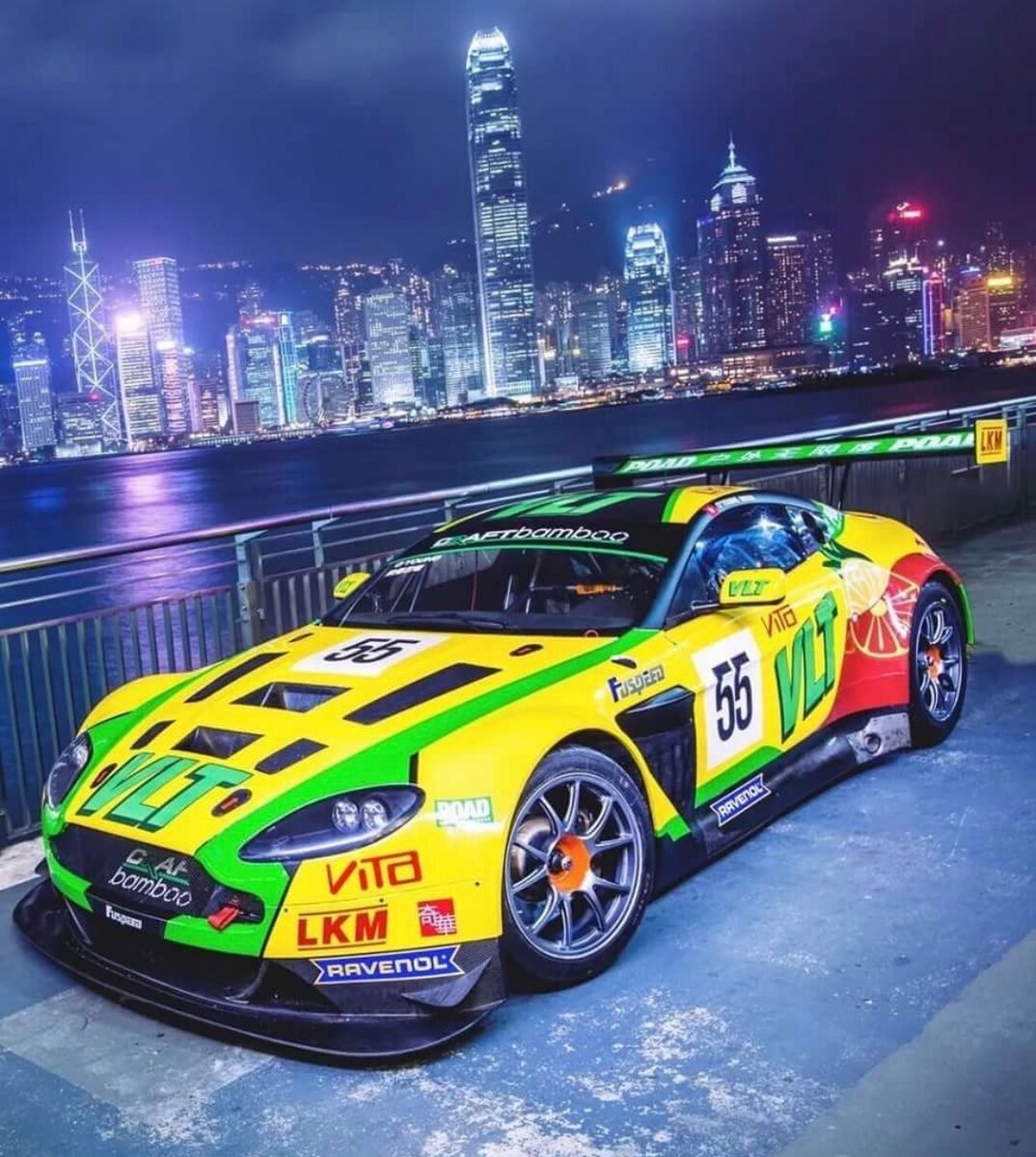 Астон Мартин Ракинг