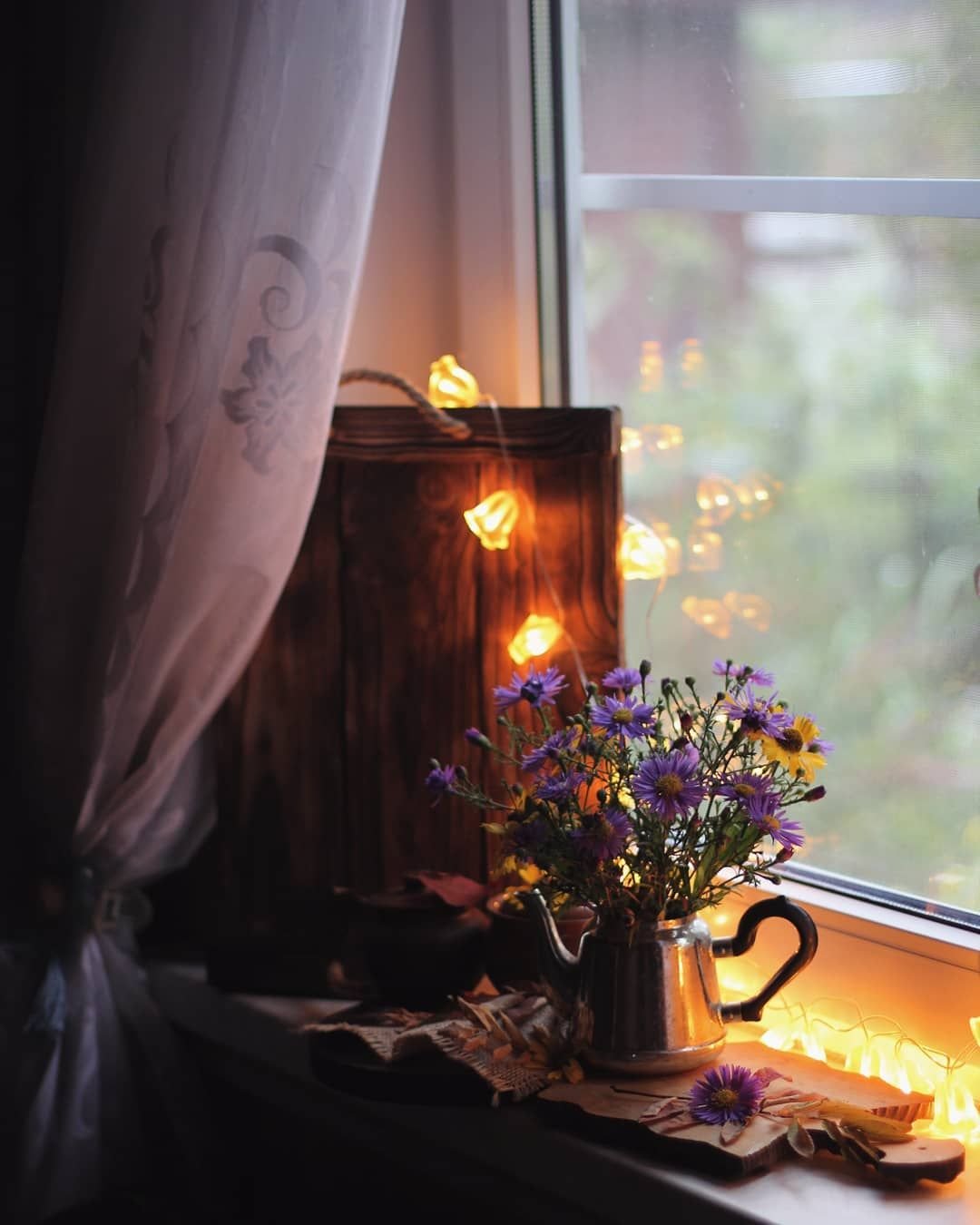 Теплый плед и камин