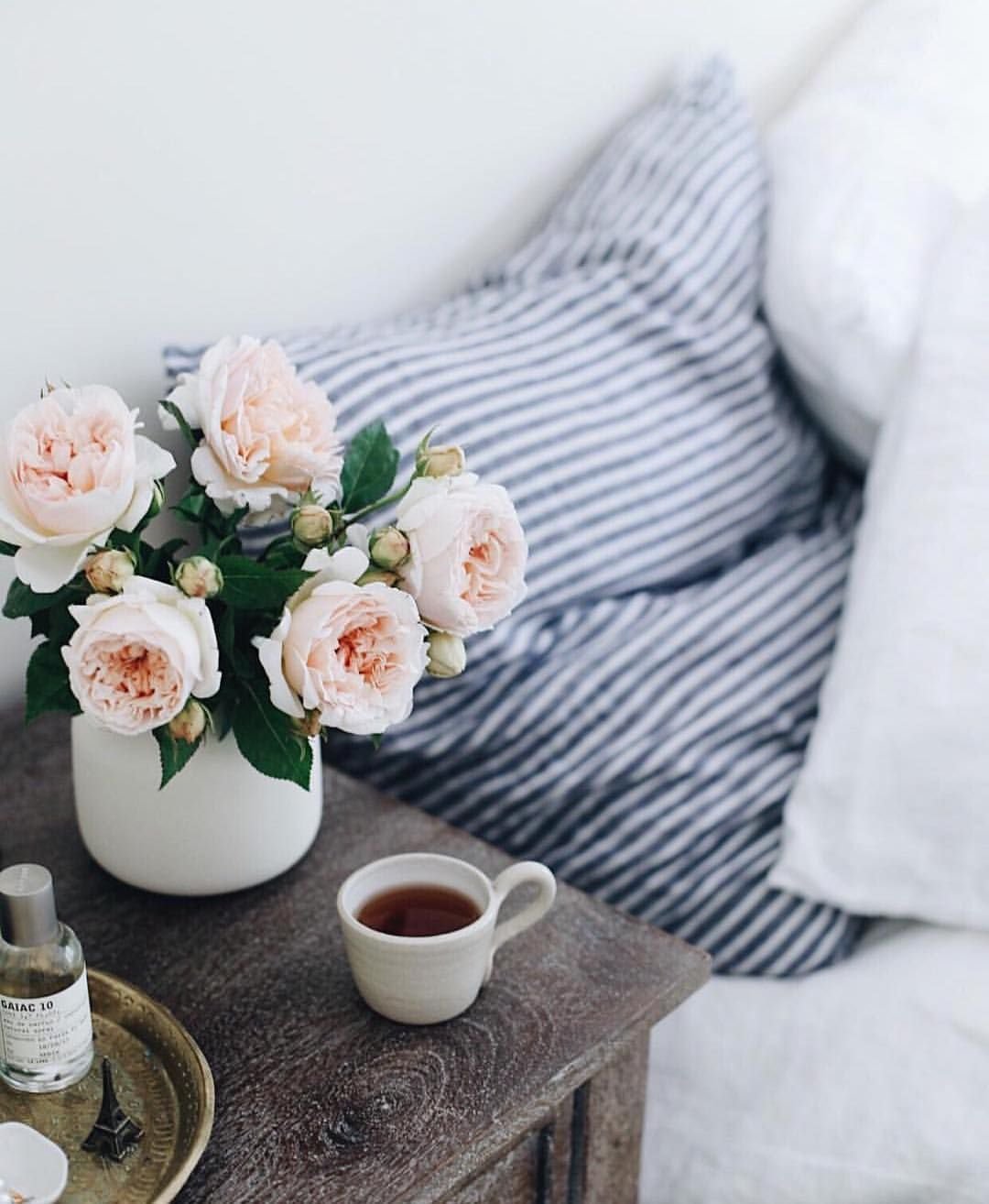 Букет роз на подушке