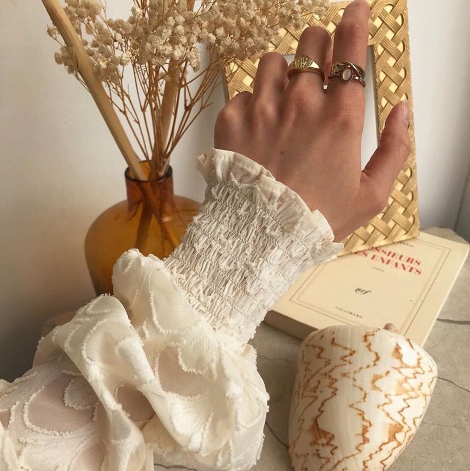 Эстетика бежевого девушки