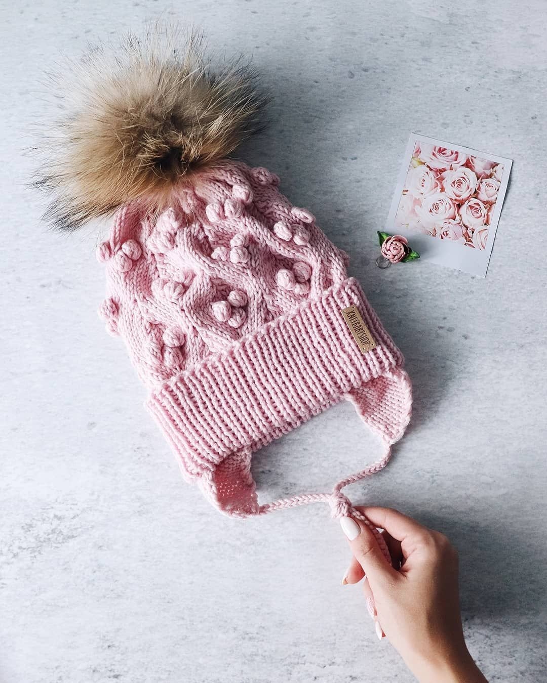 Шапка с шишечками