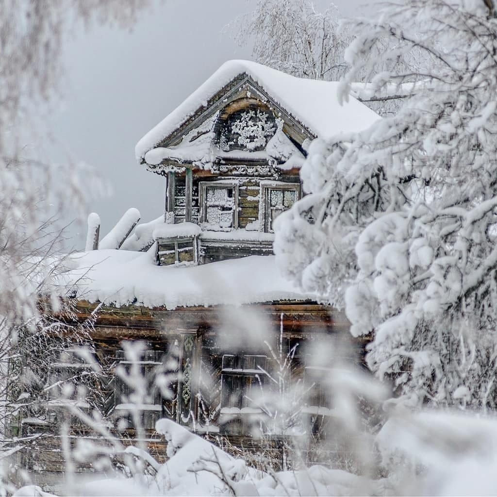 Заснеженная избушка