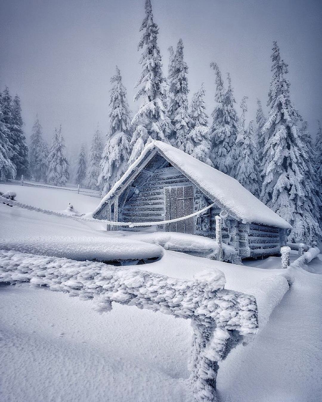 Хижина зимой