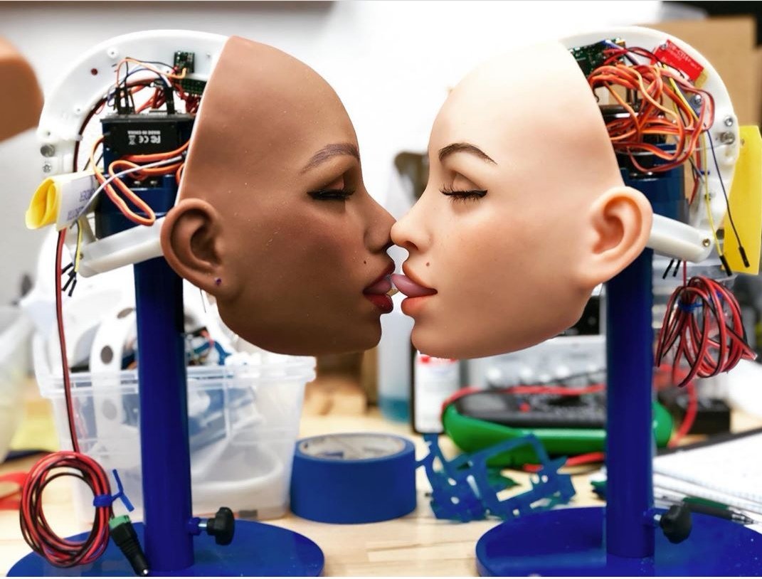 Стоячий робот с искусственным интеллектом