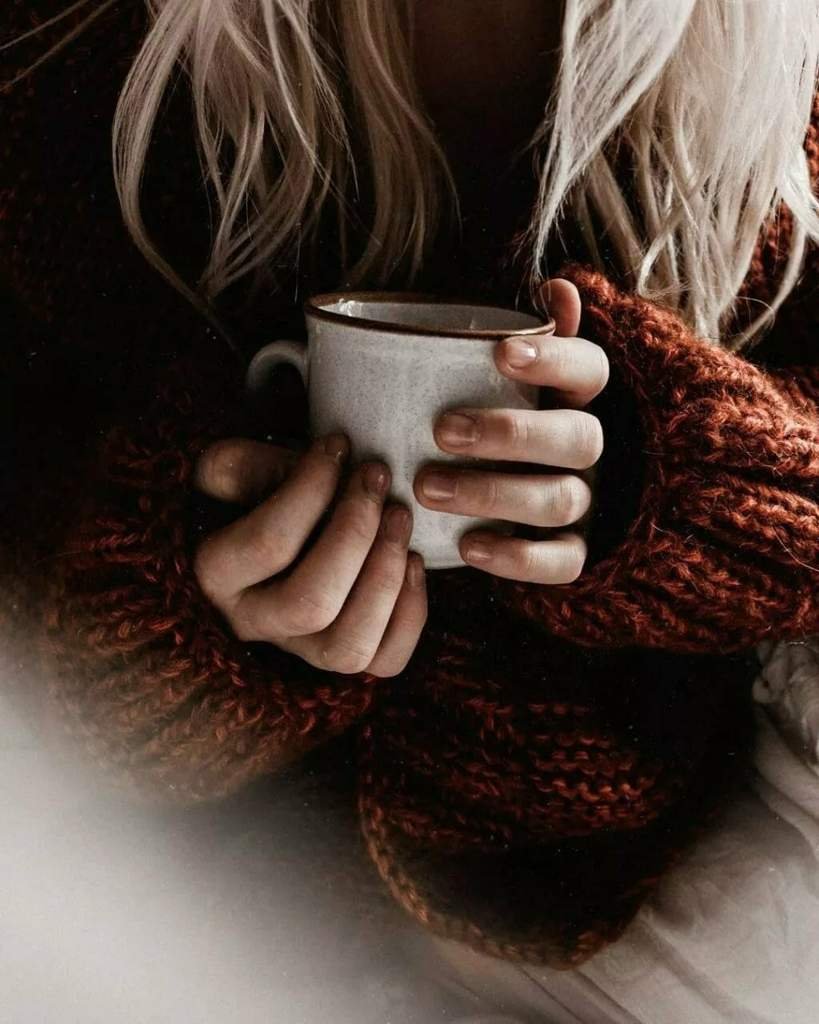 Рука в кружке