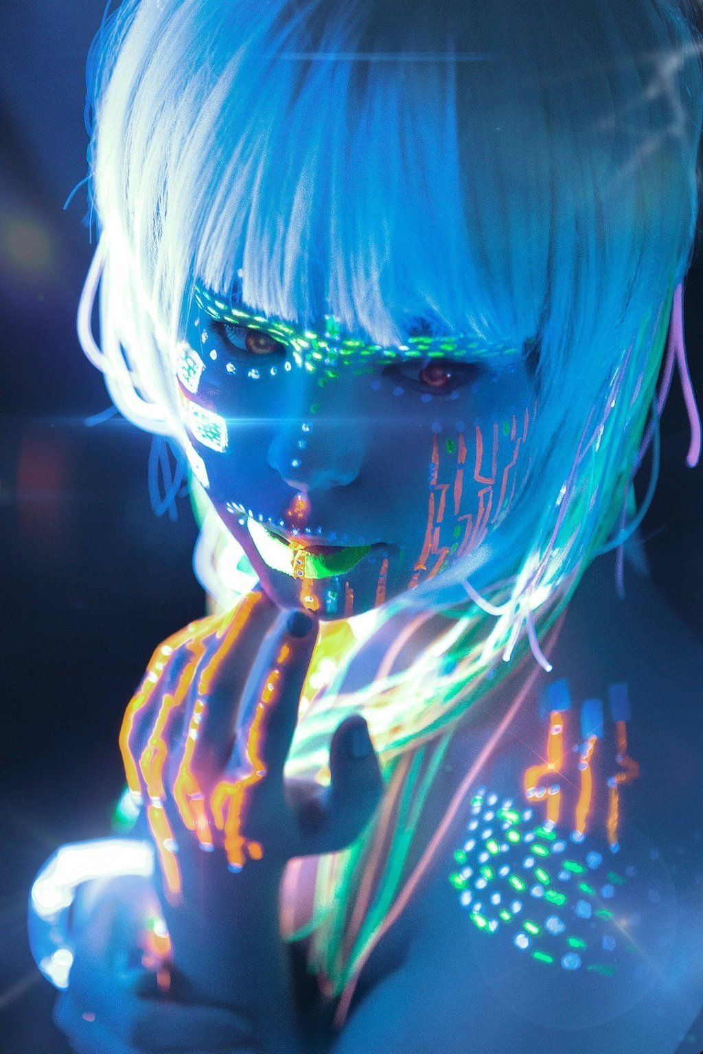 Арты в неоновом стиле