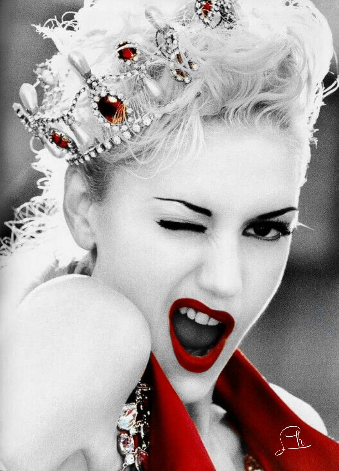 Гвен Стефани корона