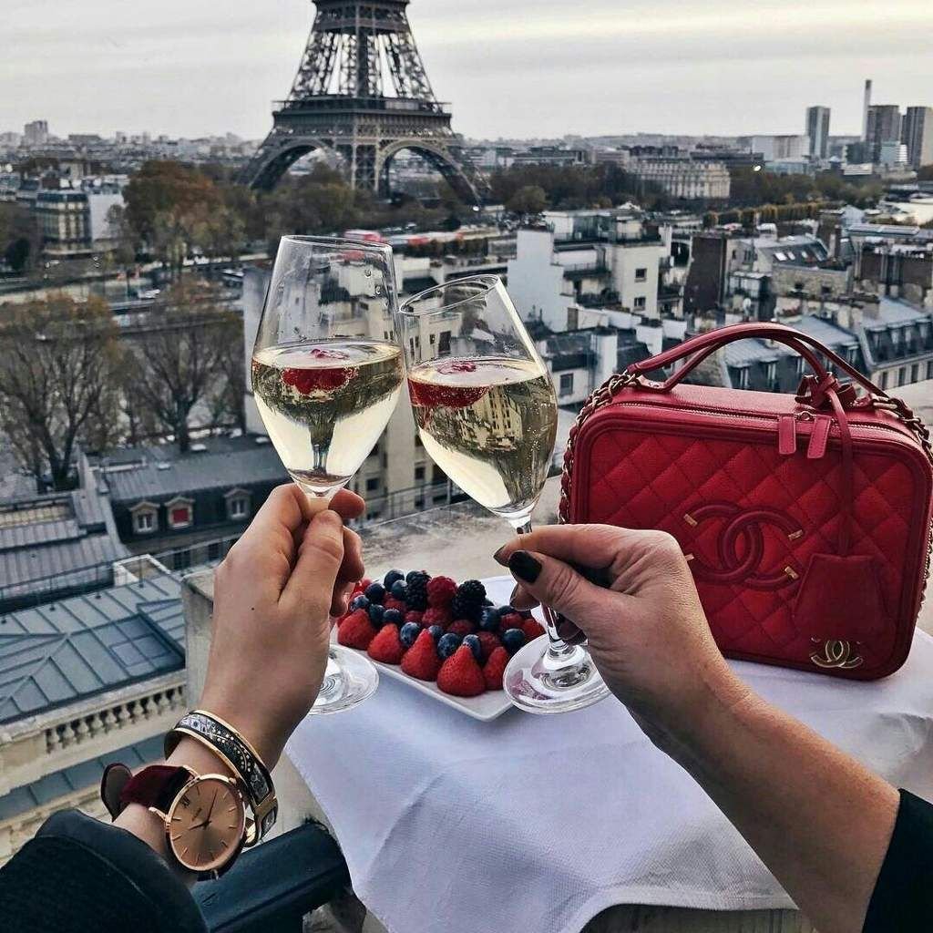 Романтическое свидание в Париже