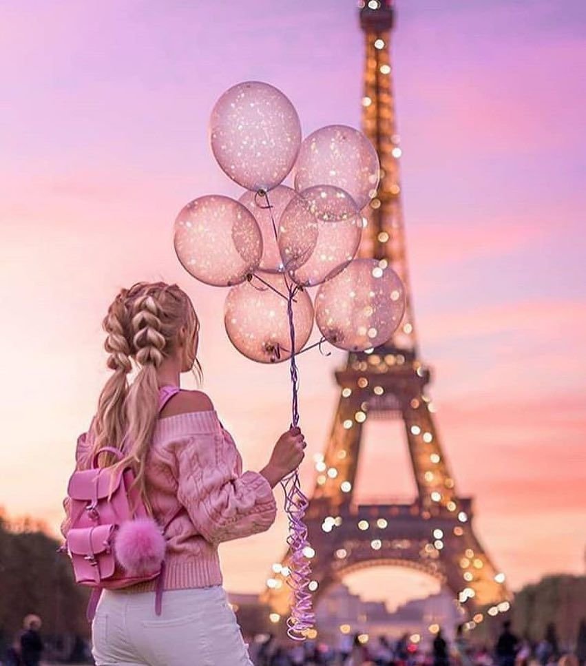 Девочка с шариками Париж