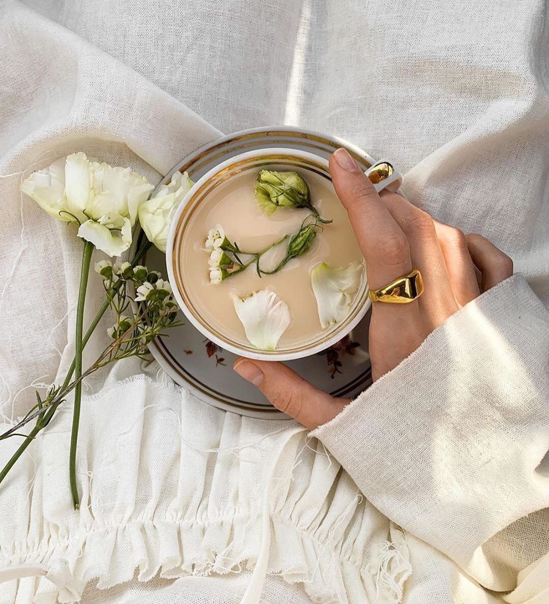 Стильное утро девушки