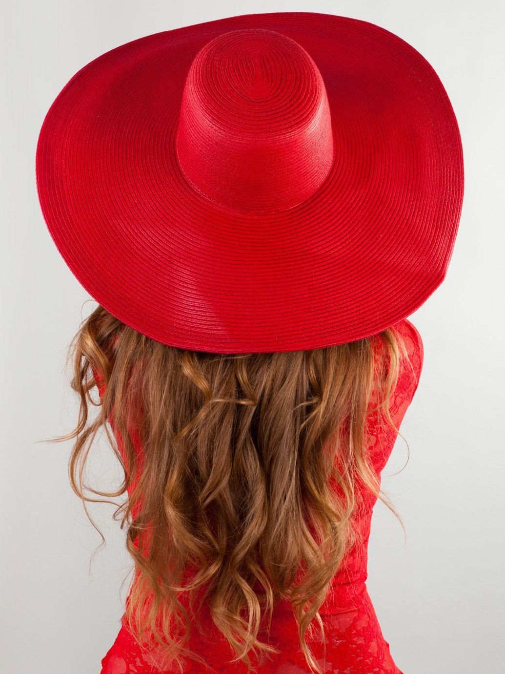 Девочка в красной шляпке