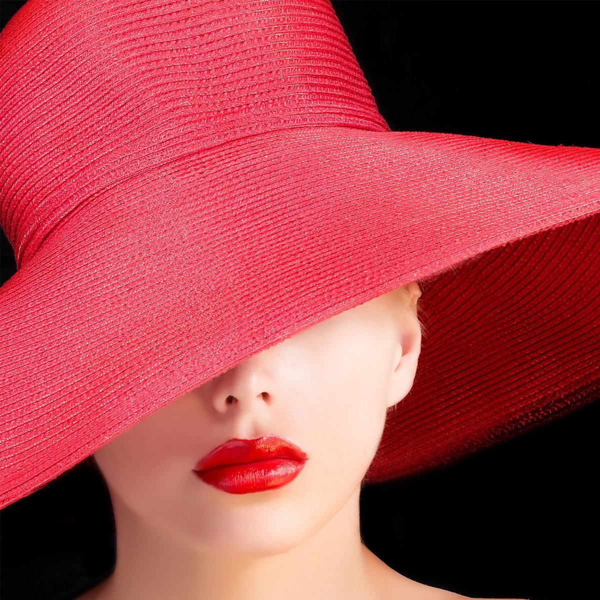 Девушка в красной шляпке