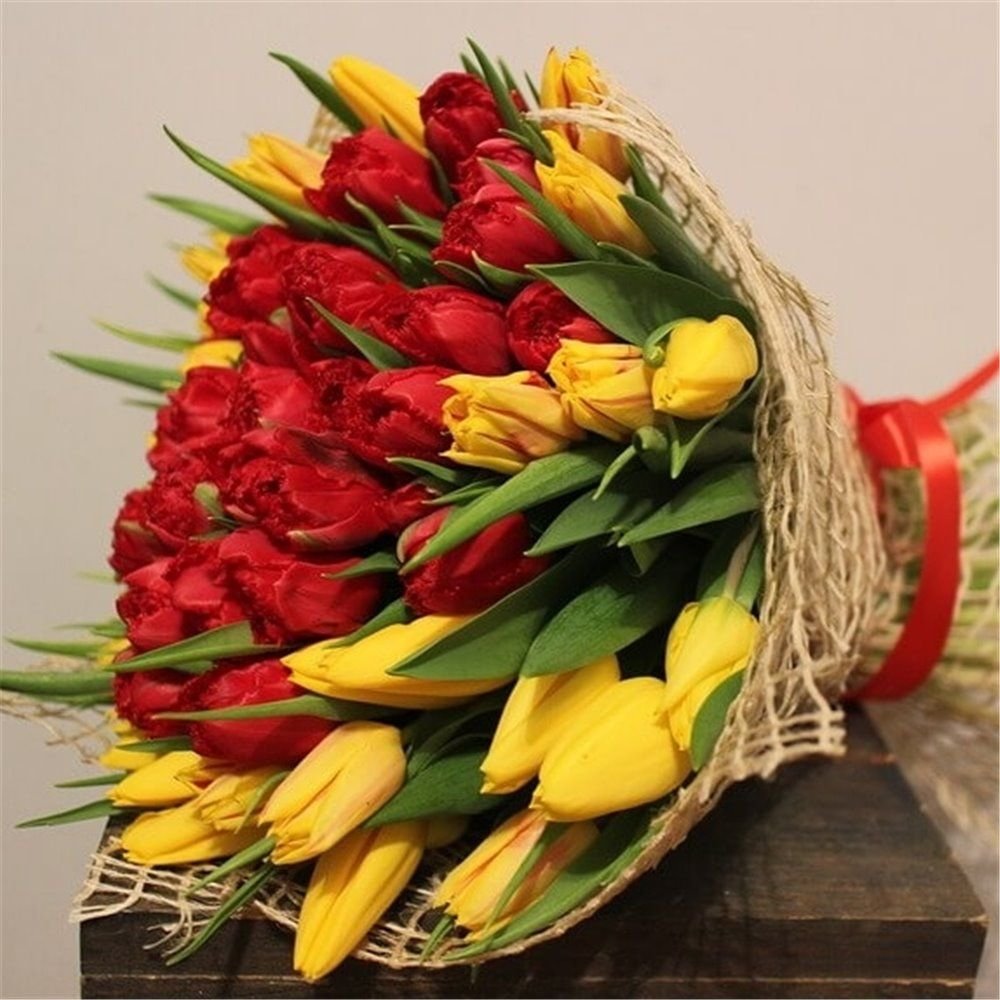 Шикарный букет из тюльпанов