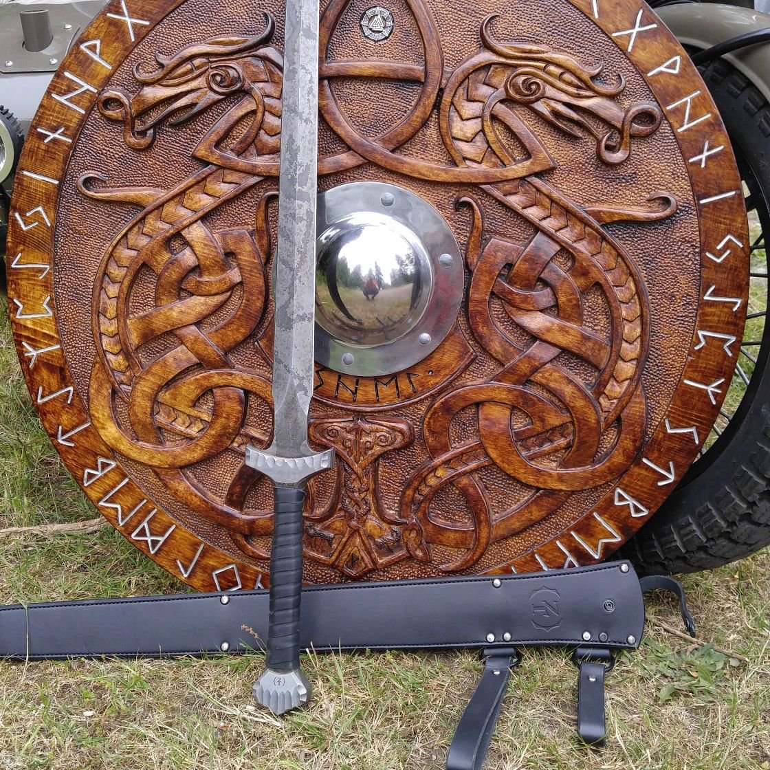 Скандинавский кулачный щит