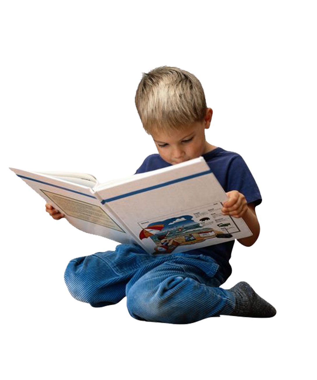 Мальчик читает книгу