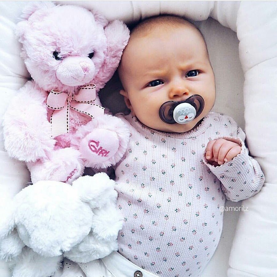 Здоровый младенец девочка