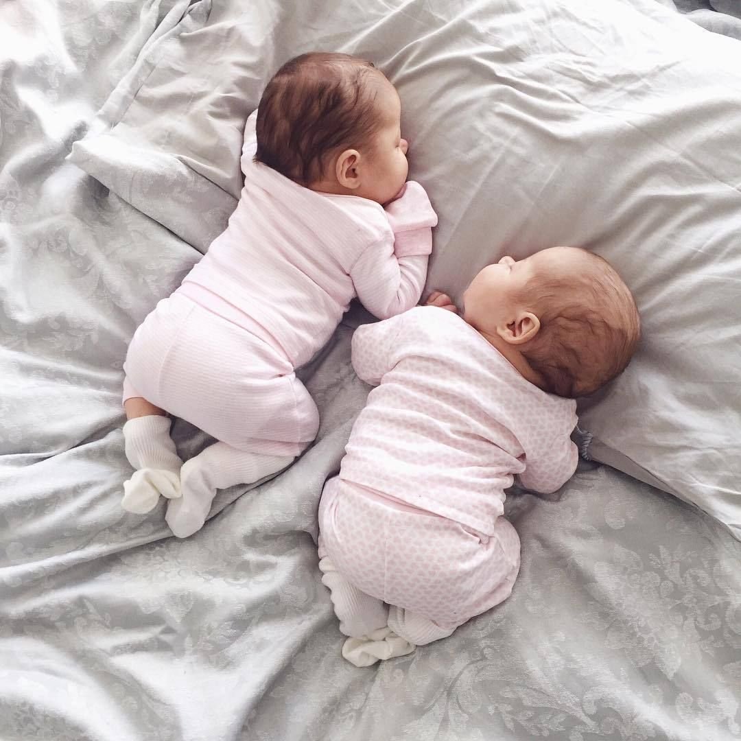 Маленькие девочки с бантиками