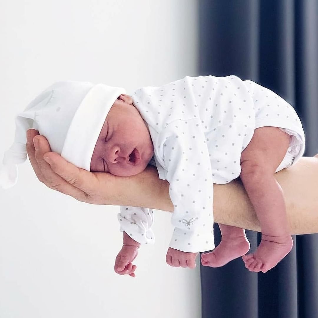 Картинка младенца девочки