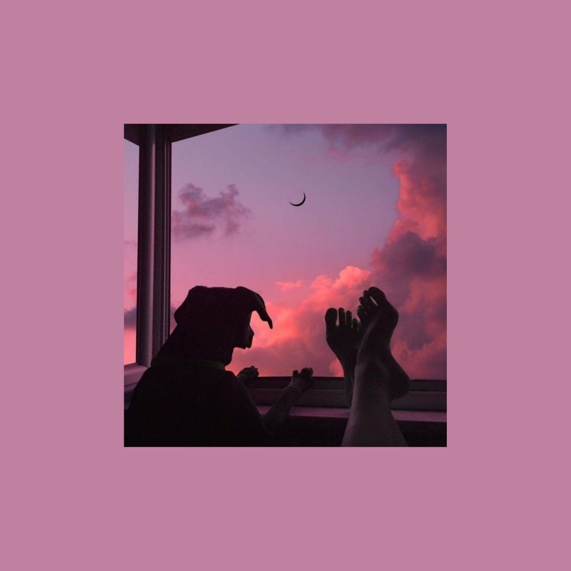 Девушка в хиджабе с фотоаппаратом