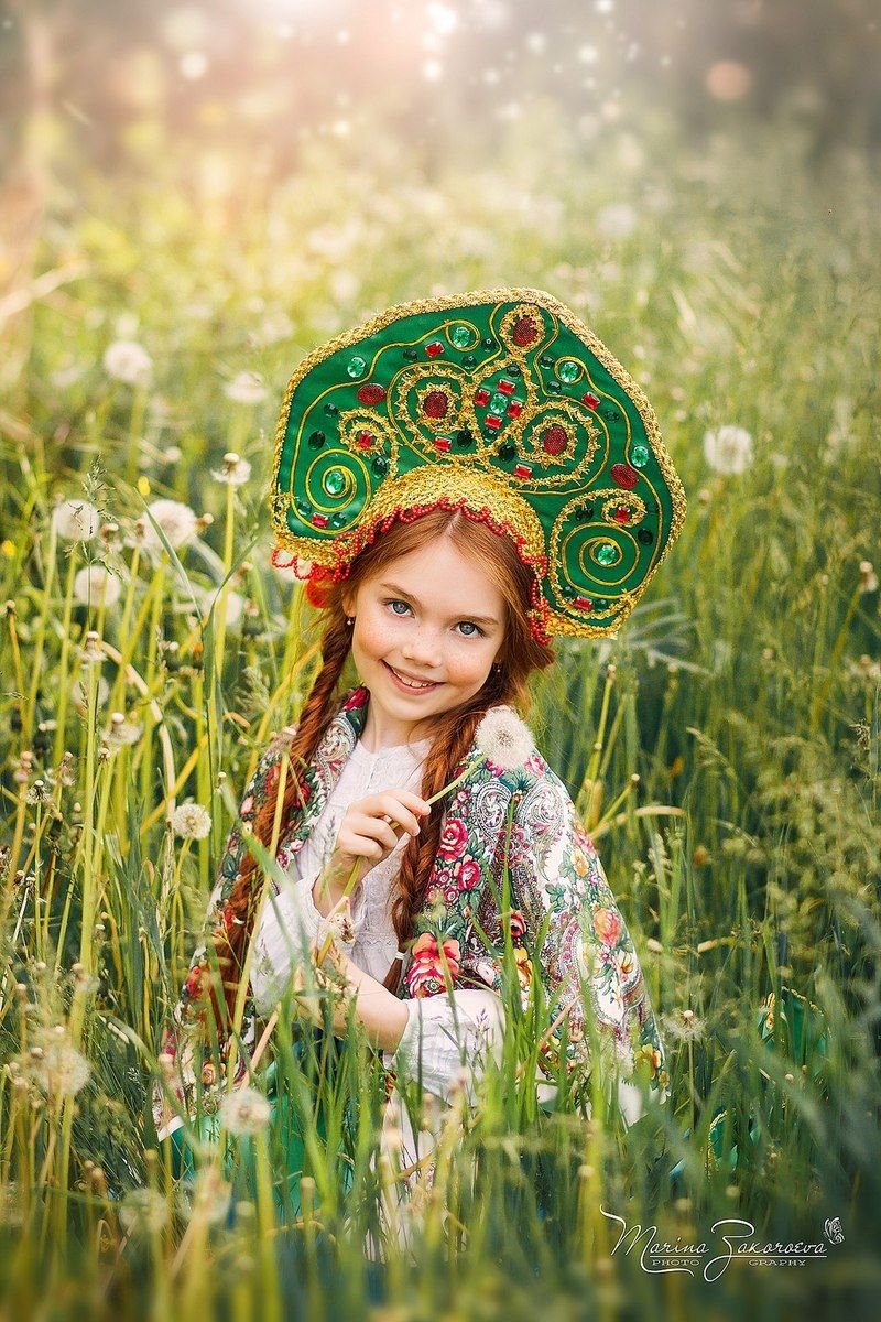 Девушка в кокошнике арт рисунок