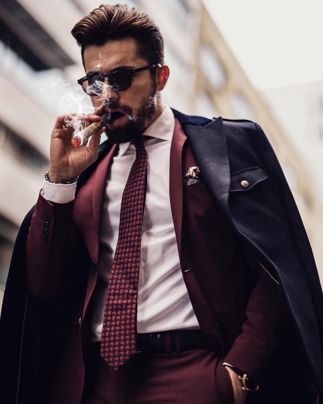 Красивый стильный мужчина