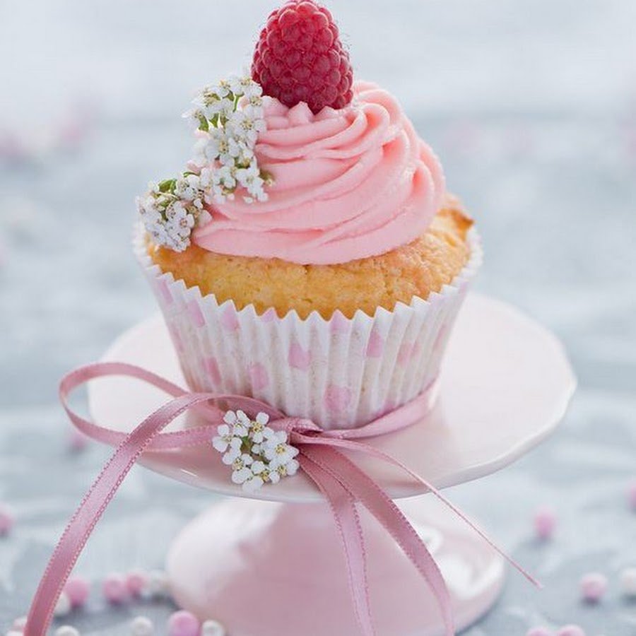 Пирожное на день рождения