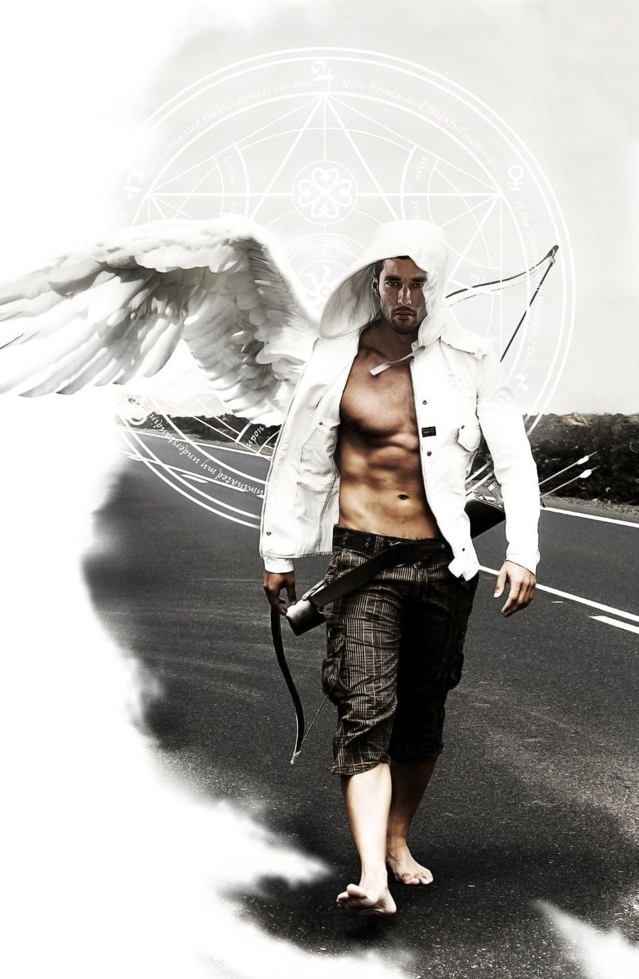 Ангел обнимает девушку