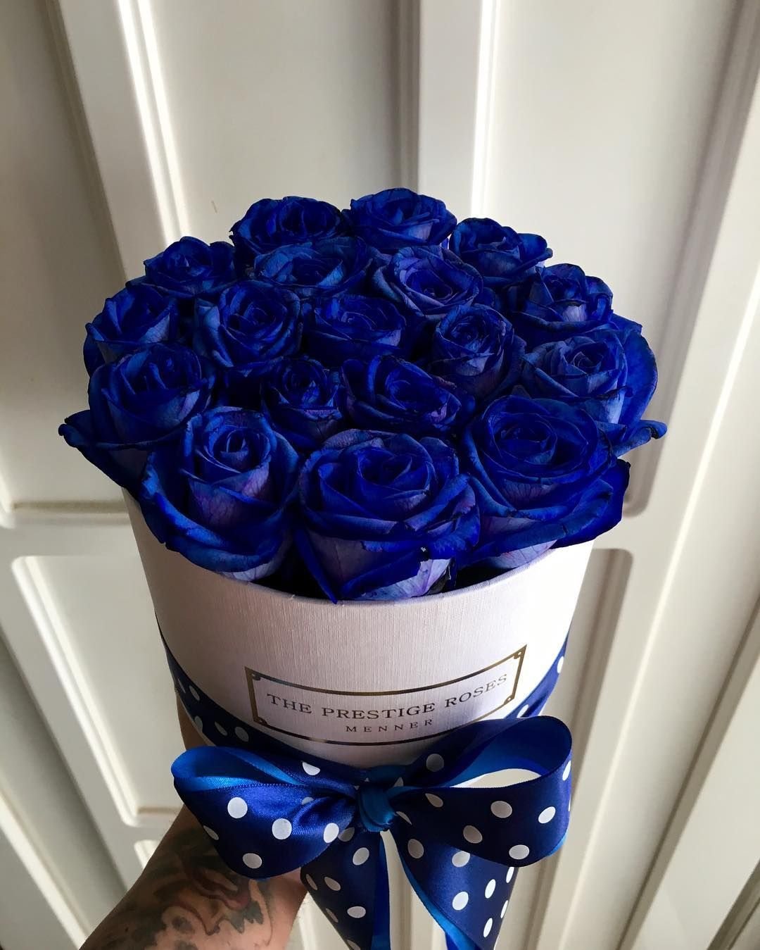 Красивый букет синих роз