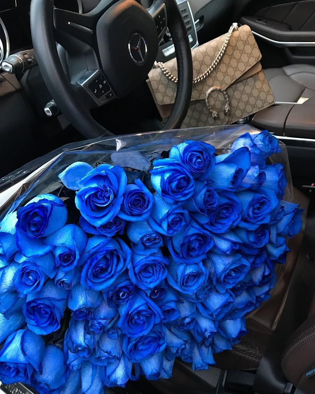 Черные и синие розы букет