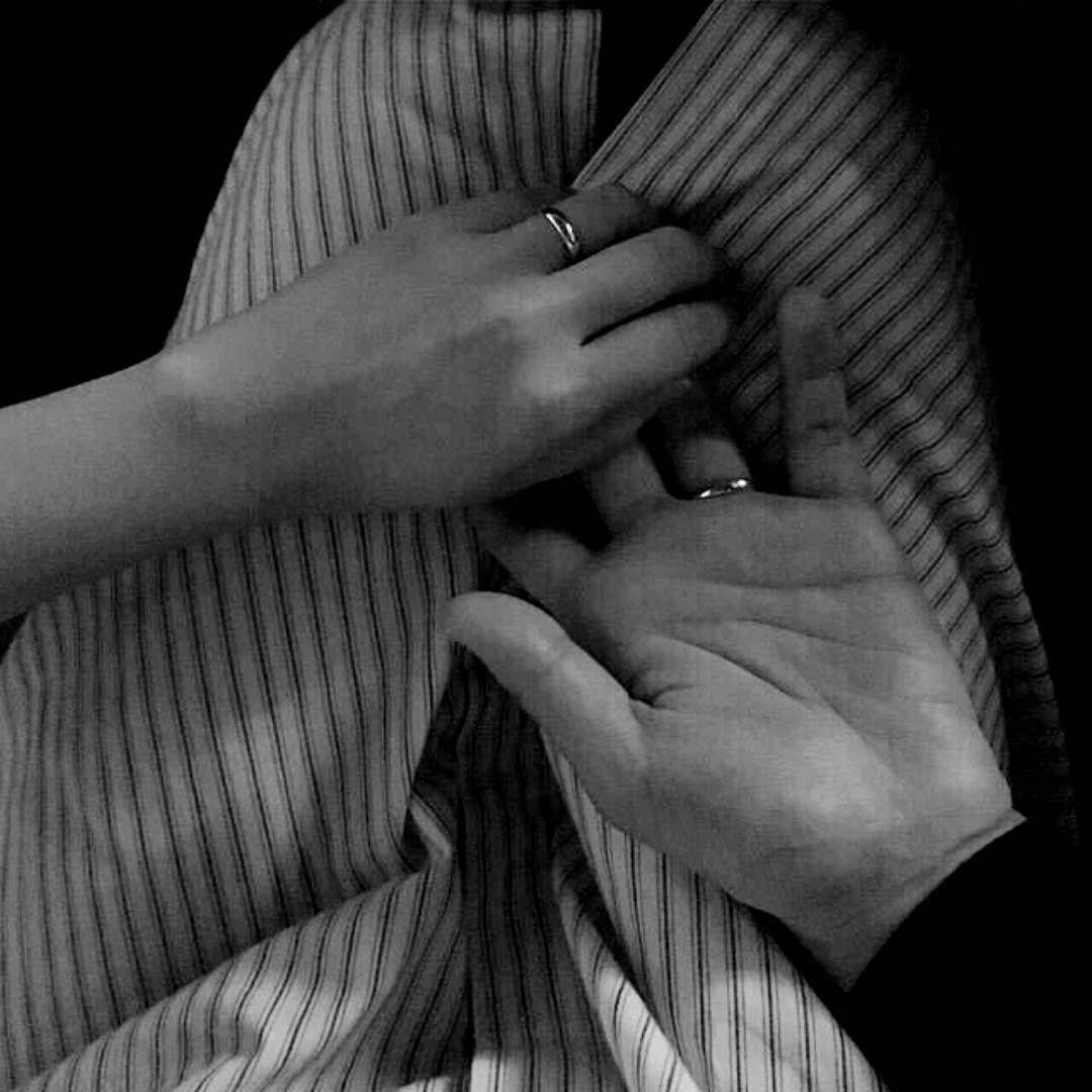 Руки пары Эстетика