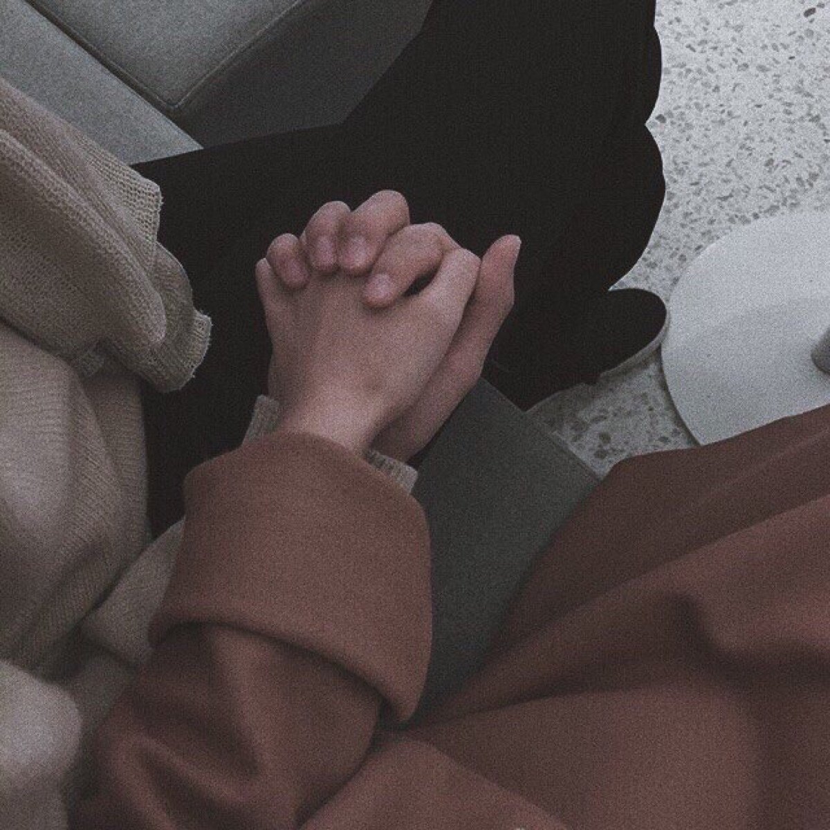 Держатся за рукиэстетика