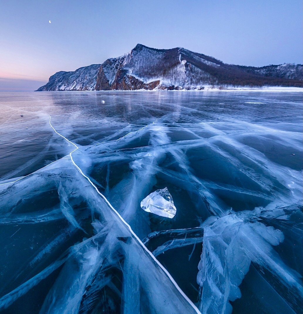 Озеро Байкал лед